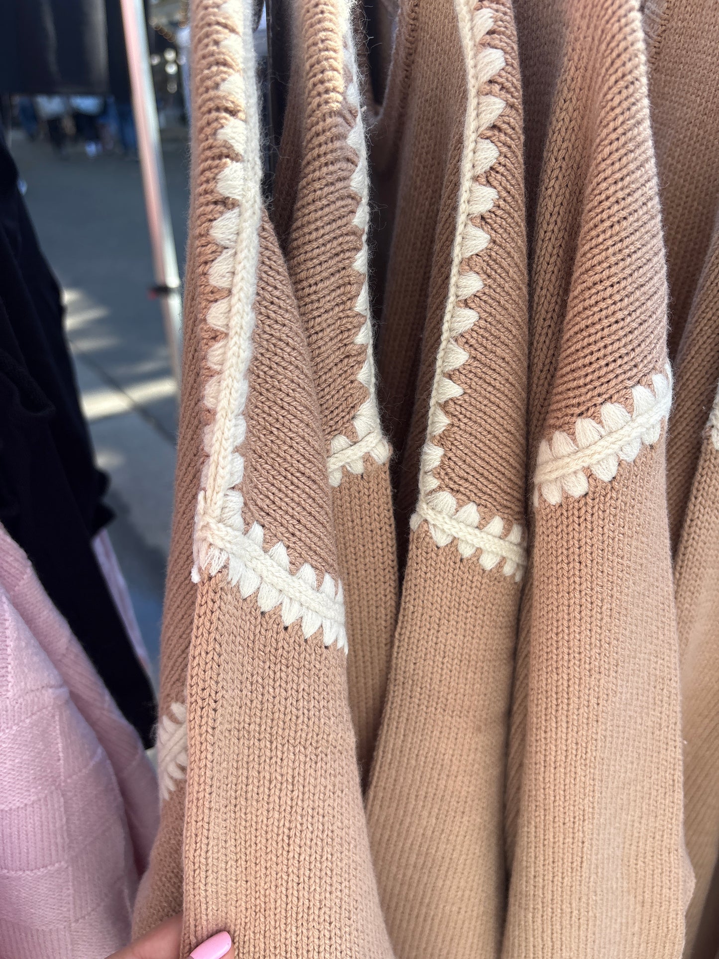 Sweater contrast stitch