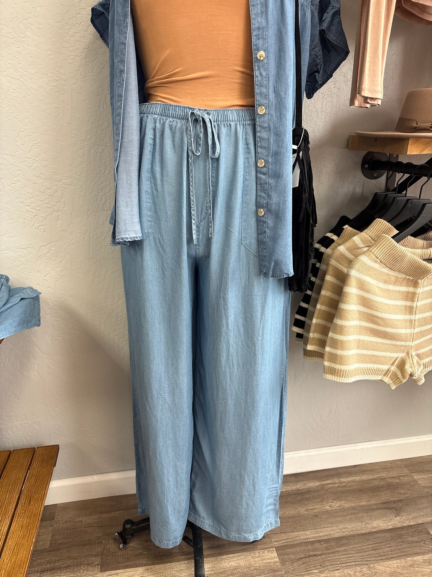 PLUS CHAMBRAY SHIRRED YOKE BUTTON DOWN TOP