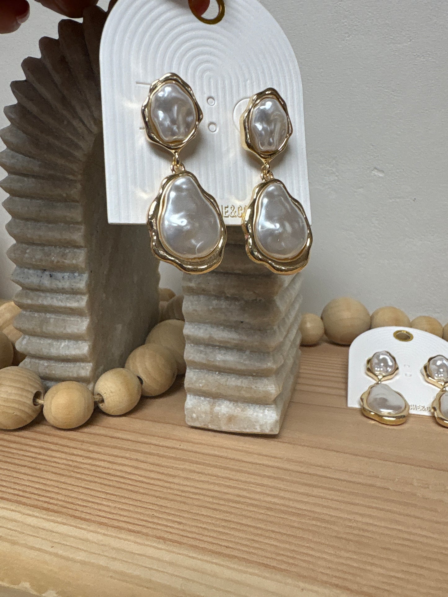 Drop pearl earrings