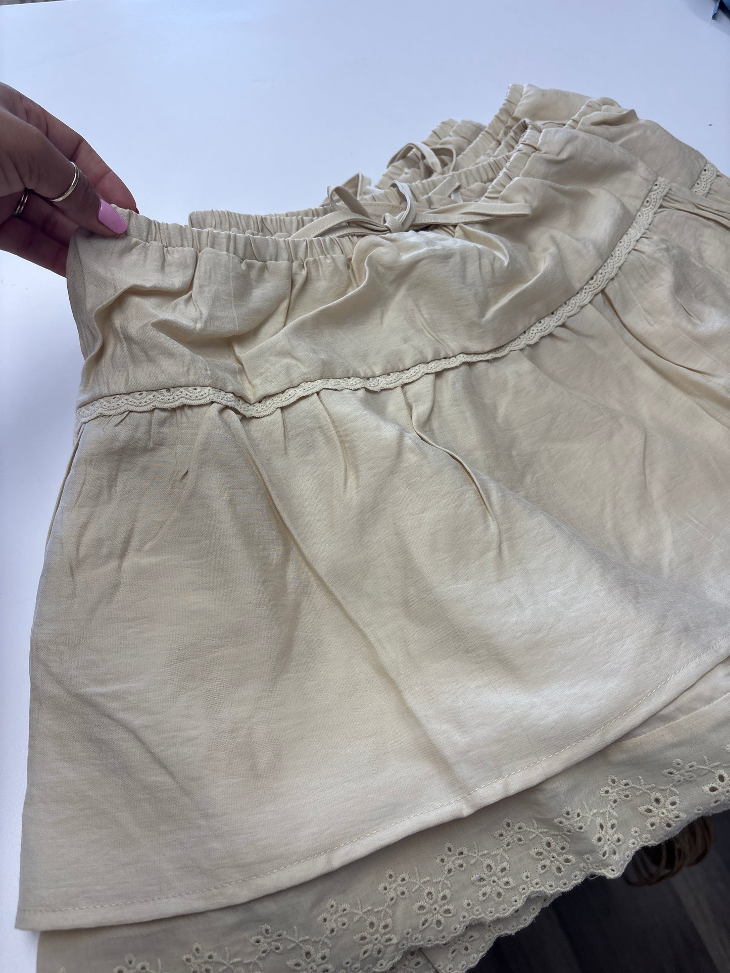Mini skirt flowy