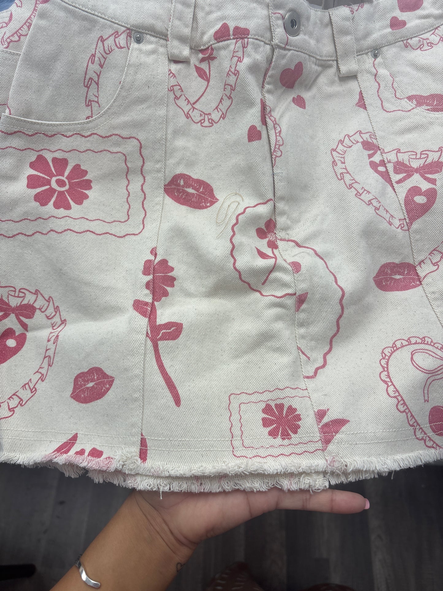 Graphic mini skirt